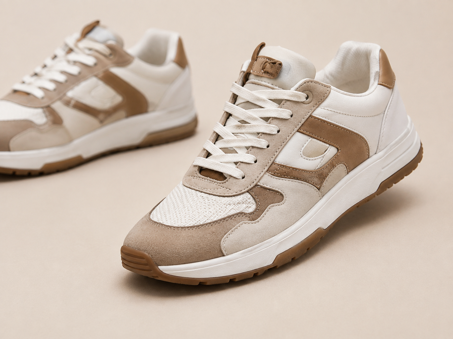 Jasne sneakersy w stylu premium