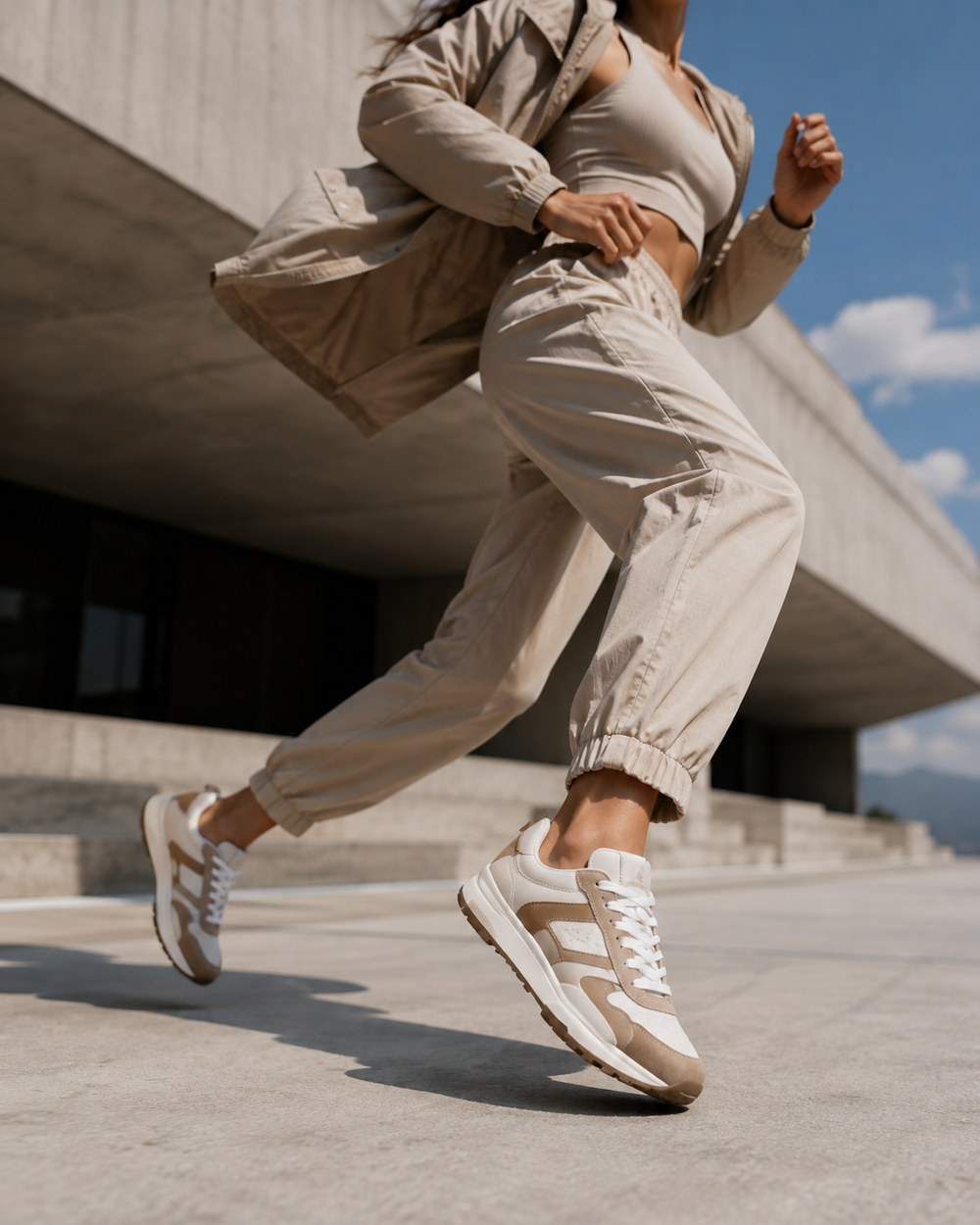 Sportowa stylizacja ze sneakersami